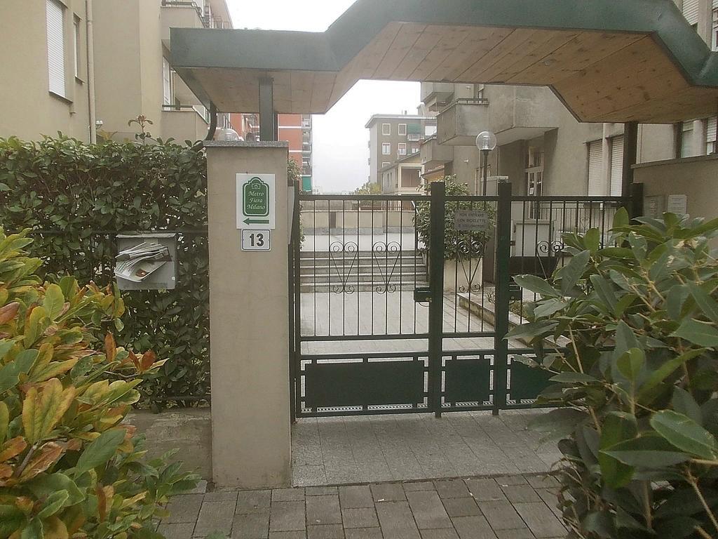Affittacamere Metro Fiera Pero Exteriör bild